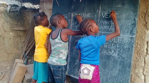 Ecoliers au tableau à Sokoura