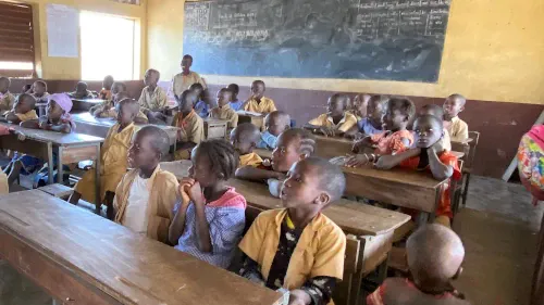 Ecoliers dans classe à Sokoura